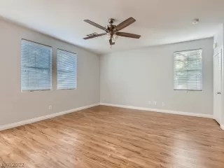 Photo #4: 2445523 Listing