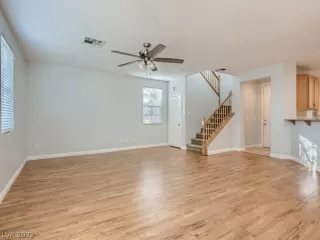 Photo #6: 2445523 Listing