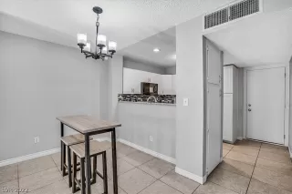 Photo #5: 2445537 Listing