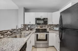 Photo #6: 2445537 Listing