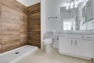 Photo #6: 2445548 Listing