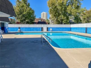 Photo #4: 2445614 Listing 