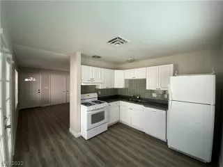 Photo #2: 2445623 Listing 