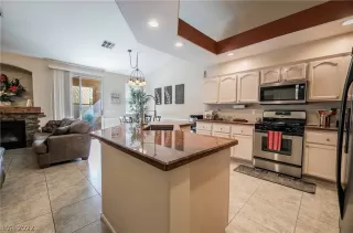 Photo #4: 2445624 Listing 