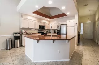 Photo #5: 2445624 Listing 