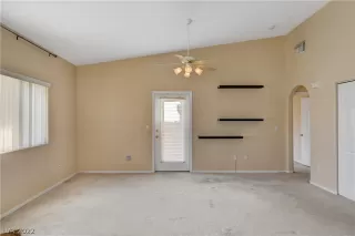 Photo #4: 2445646 Listing