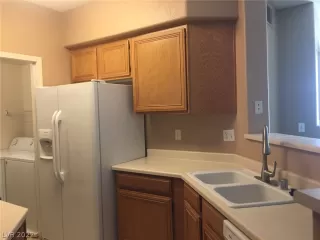 Photo #3: 2445714 Listing