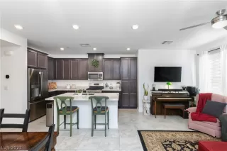 Photo #2: 2445724 Listing