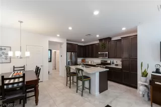 Photo #4: 2445724 Listing