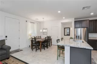 Photo #5: 2445724 Listing