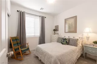 Photo #6: 2445724 Listing