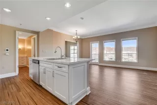 Photo #5: 2445785 Listing 