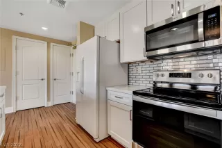 Photo #6: 2445785 Listing 