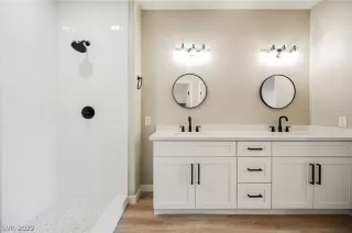 Photo #1: 2445800 Listing