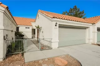 Photo #3: 2445800 Listing