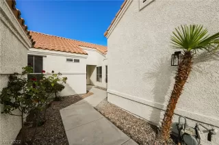 Photo #4: 2445800 Listing