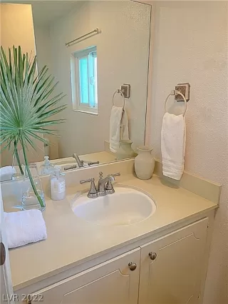 Photo #6: 2445903 Listing