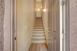 Photo #4: 2445906 Listing