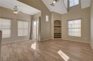 Photo #5: 2445906 Listing