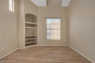 Photo #6: 2445906 Listing