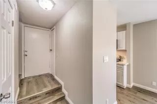 Photo #3: 2445953 Listing