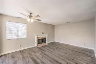 Photo #4: 2445953 Listing