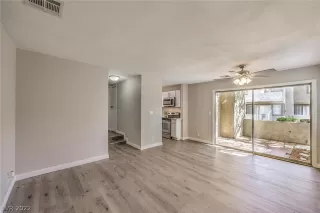 Photo #6: 2445953 Listing