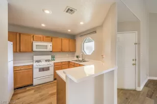 Photo #5: 2445967 Listing 