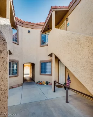 Photo #1: 2446002 Listing