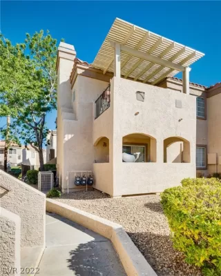 Photo #3: 2446002 Listing