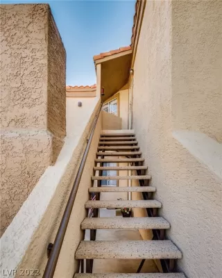 Photo #4: 2446002 Listing