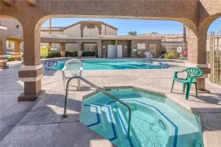 Photo #3: 2446033 Listing