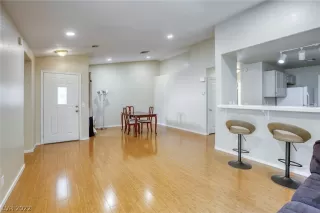 Photo #6: 2446033 Listing