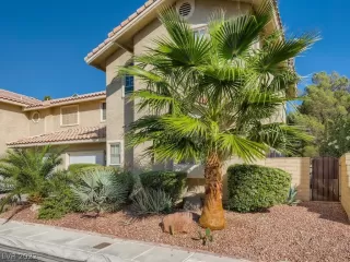 Photo #2: 2446055 Listing