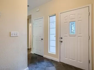 Photo #4: 2446055 Listing