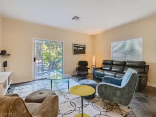 Photo #5: 2446055 Listing