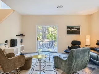 Photo #6: 2446055 Listing