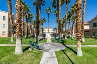 Photo #5: 2446056 Listing 