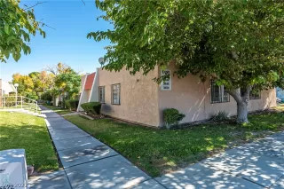 Photo #4: 2446105 Listing