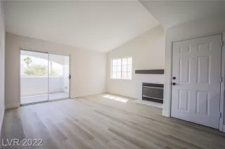 Photo #3: 2446157 Listing