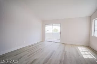 Photo #4: 2446157 Listing