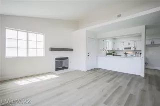 Photo #5: 2446157 Listing