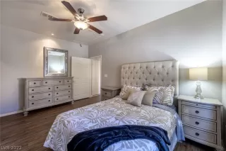 Photo #5: 2446187 Listing