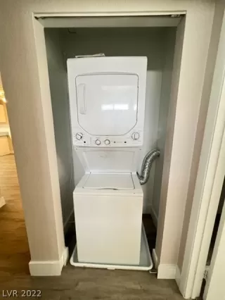 Photo #5: 2446258 Listing 