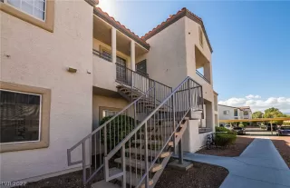 Photo #3: 2446304 Listing