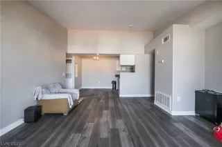 Photo #6: 2446304 Listing