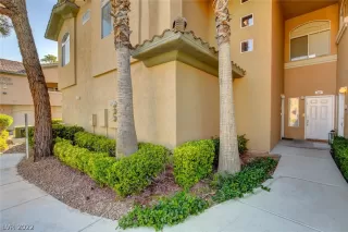 Photo #2: 2446322 Listing