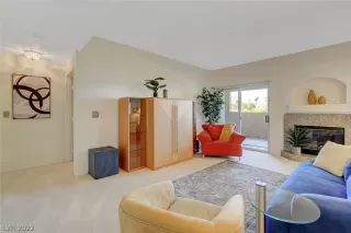 Photo #4: 2446322 Listing