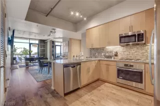 Photo #5: 2446331 Listing