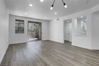 Photo #3: 2446391 Listing